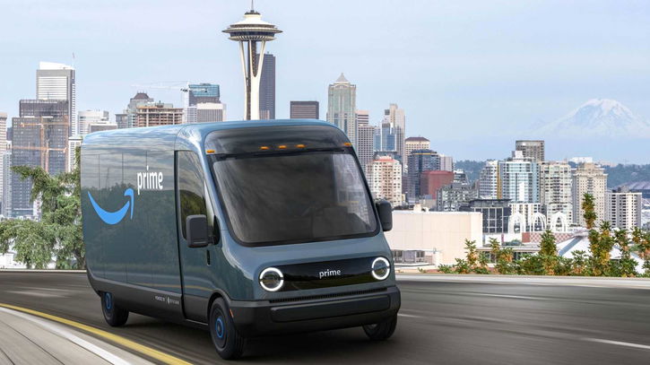 Immagine di Amazon: 100.000 furgoni elettrici Rivian entro il 2030