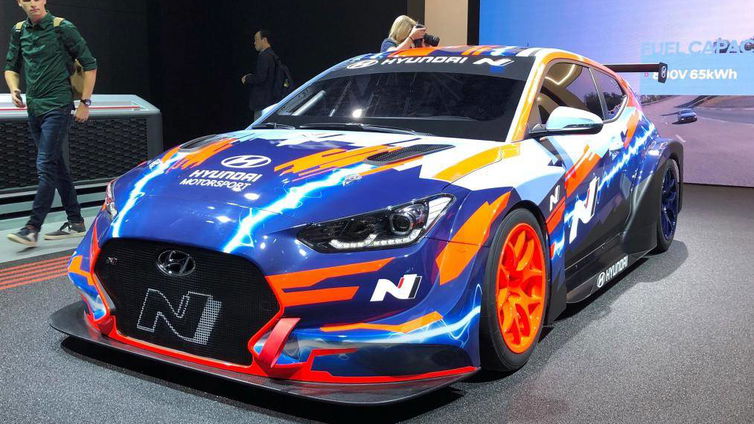 Immagine di Hyundai Veloster N ETCR: l'auto da corsa elettrica al Salone