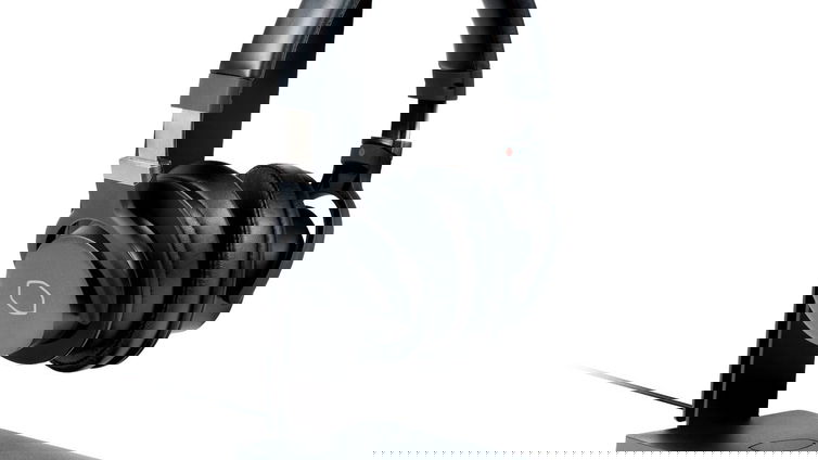 Immagine di Cooler Master GS750: hub USB, stand per cuffie e caricatore wireless all-in-one