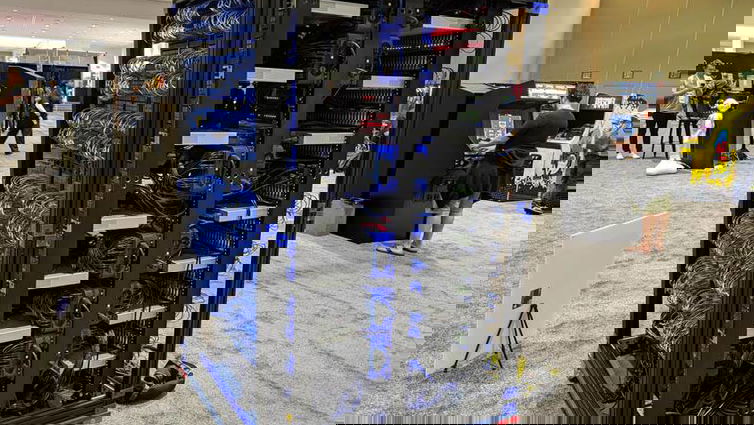 Immagine di Un supercomputer fatto con più di 1000 Raspberry Pi