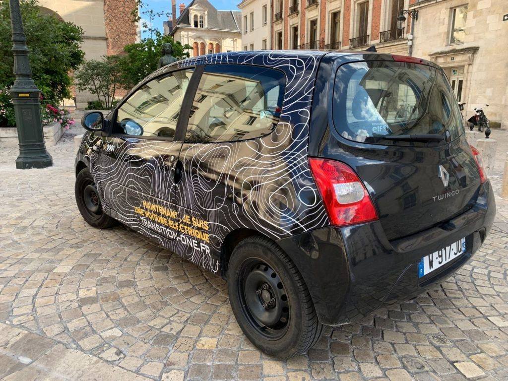 Immagine di Una startup francese trasforma le auto in elettriche per 9.000 dollari