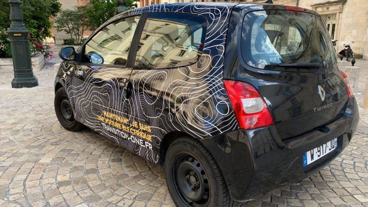 Immagine di Una startup francese trasforma le auto in elettriche per 9.000 dollari