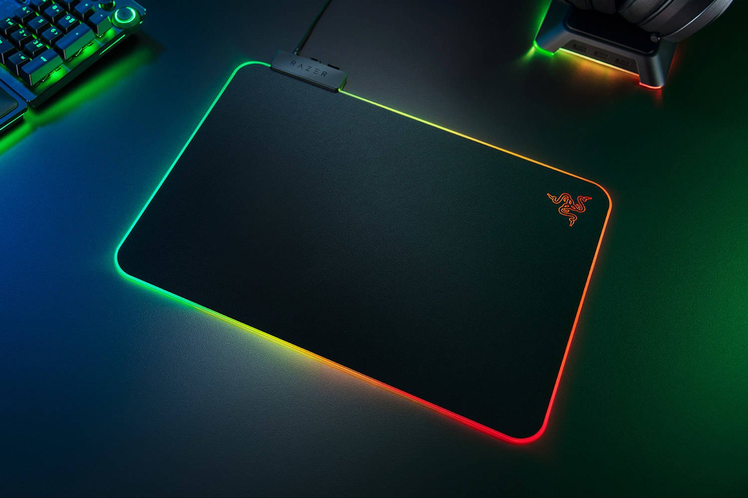 Immagine di Razer Firefly V2, il tappetino con illuminazione RGB si rinnova