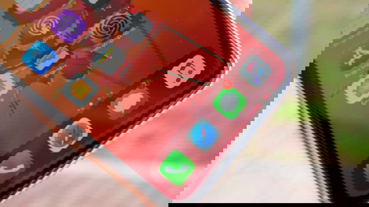 Immagine di Apple, ecco come sarà il primo iPhone pieghevole