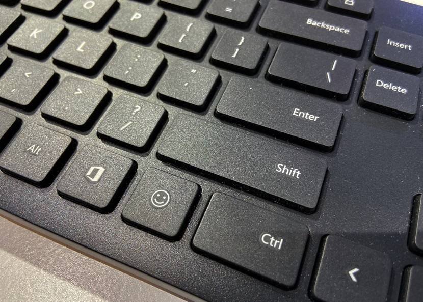 Immagine di La nuova tastiera di Microsoft ha un tasto dedicato alle emoji