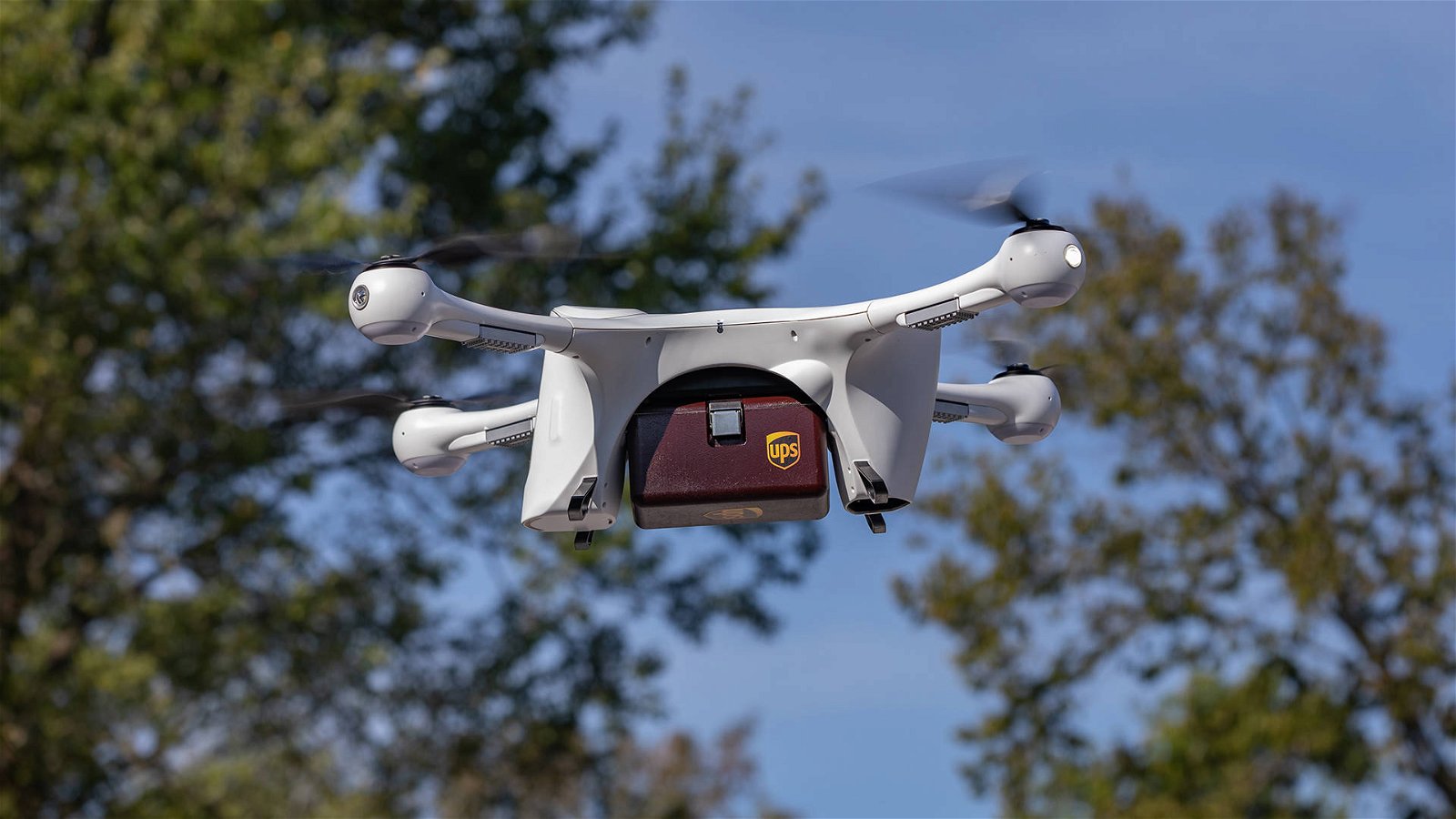 Immagine di UPS sfida Google Wing, anche i suoi droni consegneranno medicinali a domicilio