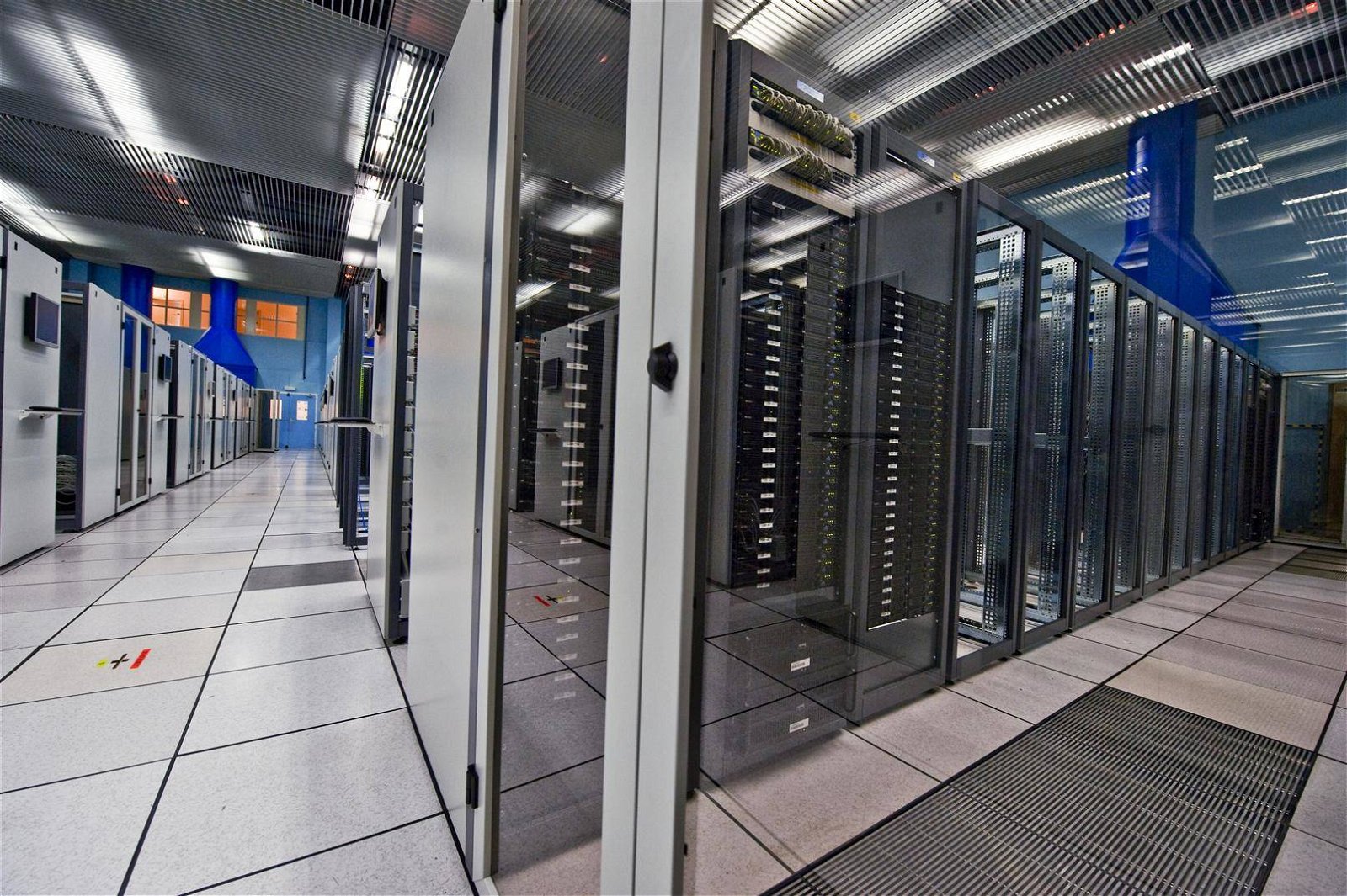 Immagine di Gli hard disk Toshiba pronti a soddisfare le mostruose richieste dell'LHC del CERN di Ginevra