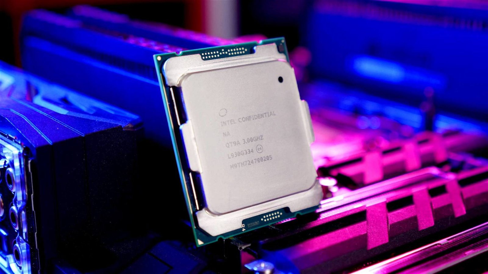Immagine di Intel Core i5-10600K ed i7-10700K appaiono su Geekbench