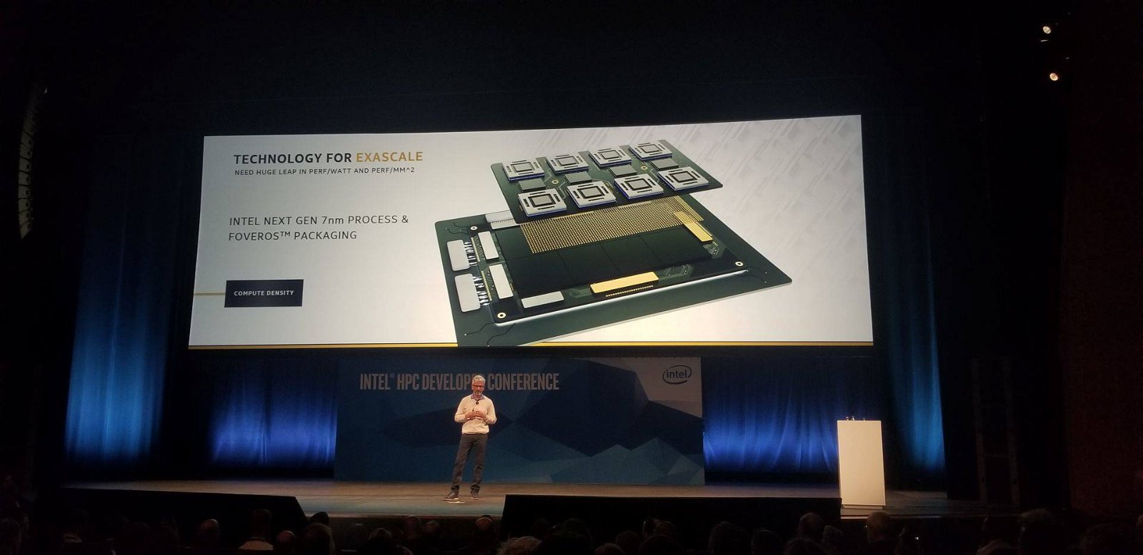 Immagine di Intel Ponte Vecchio, la GPU sarà raffreddata a liquido
