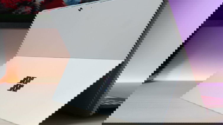 Immagine di Microsoft Surface Book 3: la certificazione FCC potrebbe anticipare l'imminente lancio