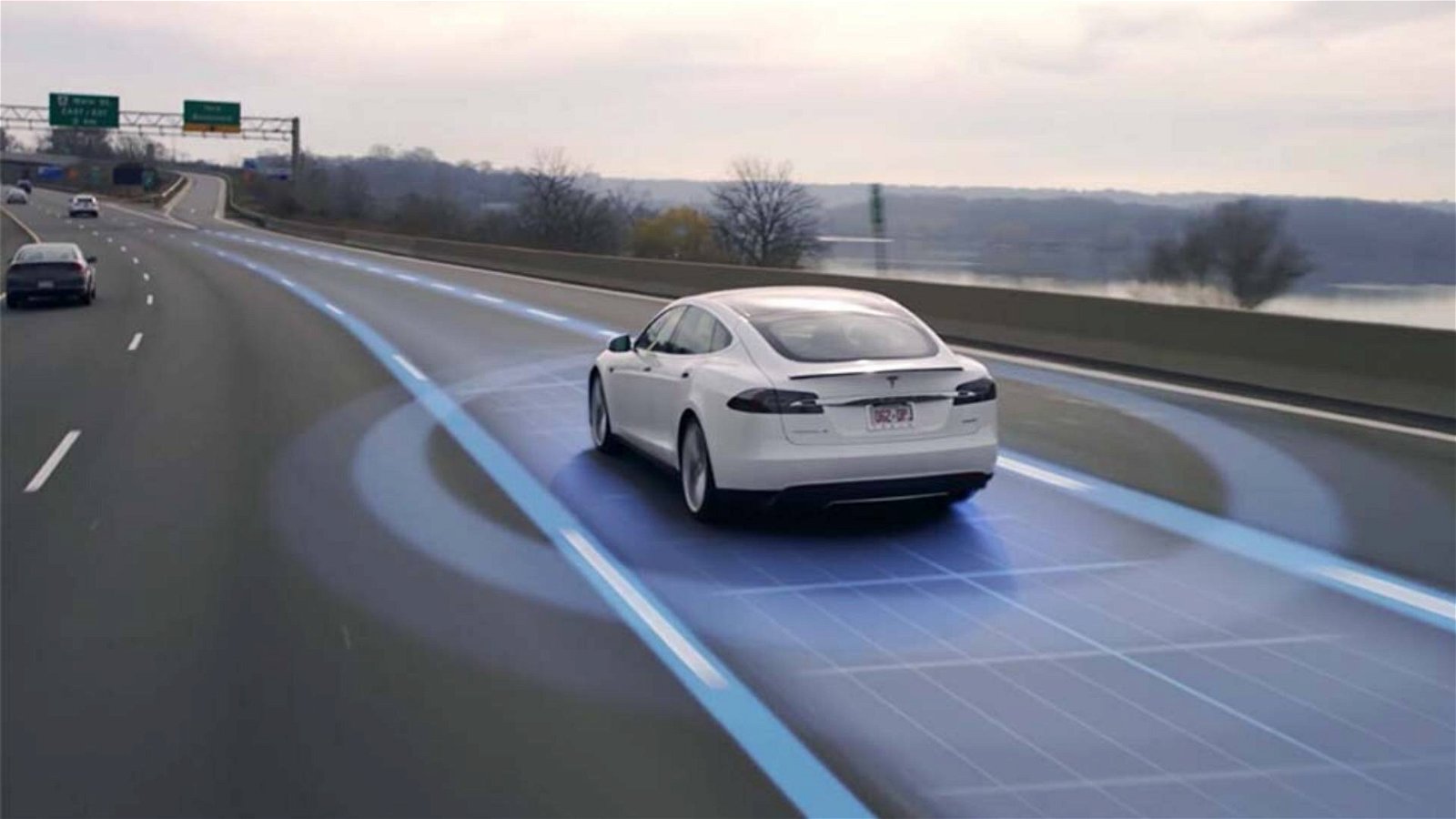 Immagine di Tesla Autopilot, restrizioni in seguito all'update del software Europeo
