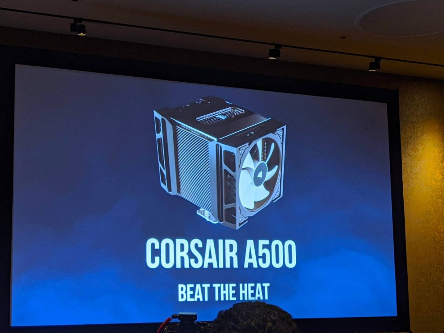 Immagine di CES 2020, Corsair svela A500: dissipatore ad aria per conquistare chi odia il liquido
