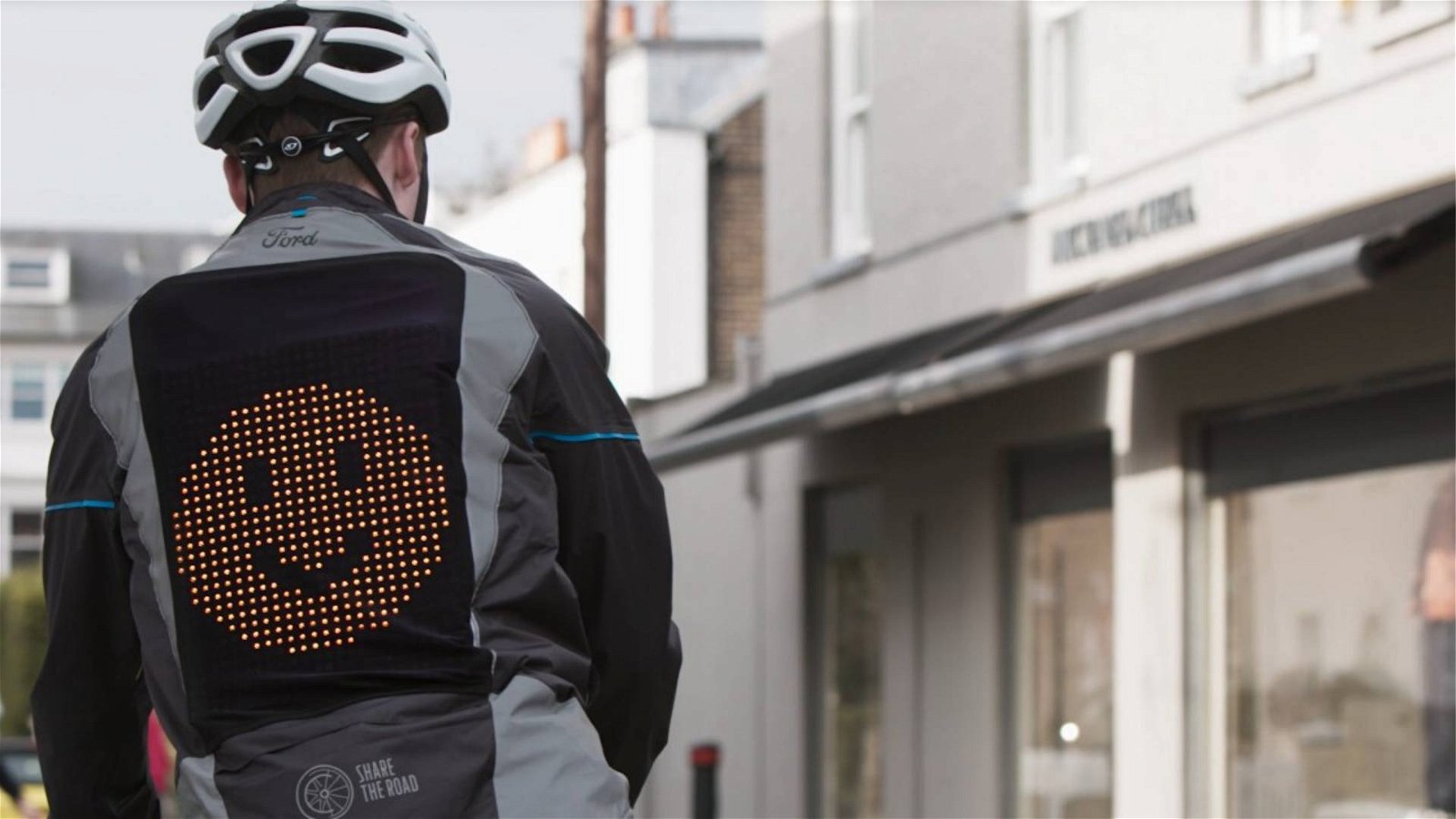 Immagine di Ford, ecco la giacca segnaletica ideale per i ciclisti