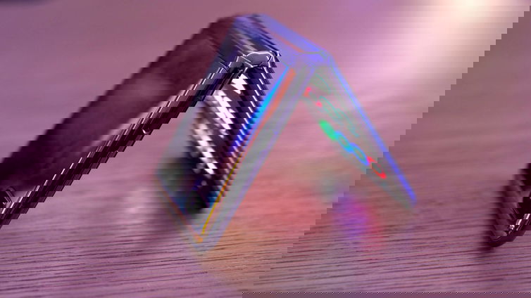 Immagine di Samsung svela Galaxy Z Flip e lancia la sfida a Motorola RAZR