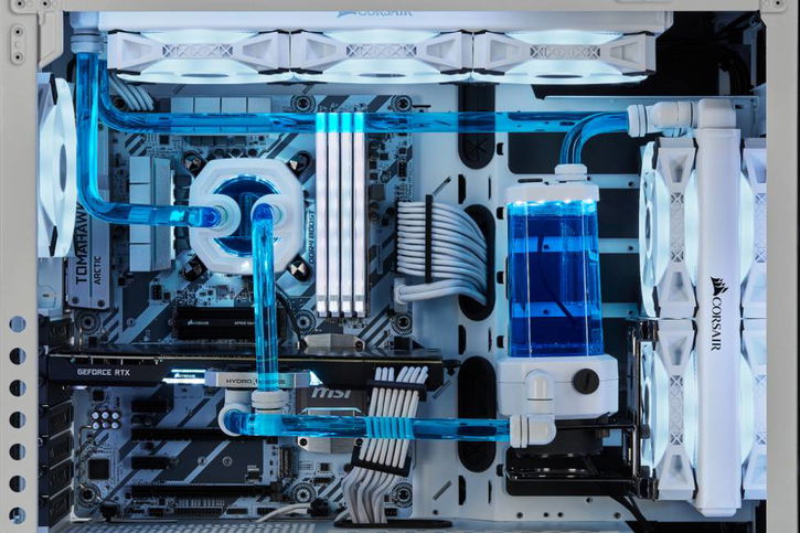 Immagine di Corsair, la serie Hydro X si tinge di bianco