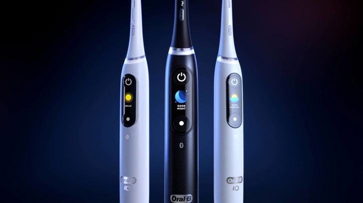 Immagine di Oral-B iO 8: lo spazzolino elettrico con IA in sconto del 40%