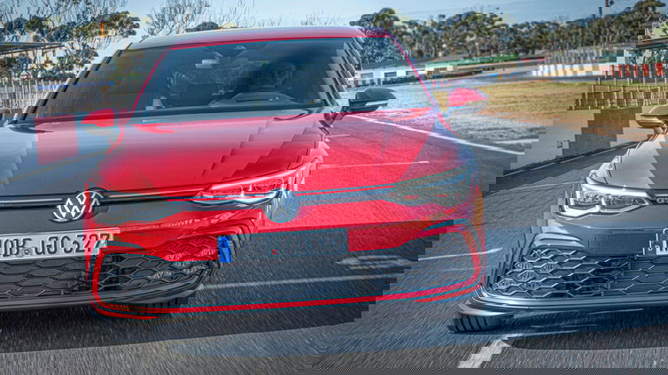 Immagine di Volkswagen Golf GTI 2021 si mostra in tutta la sua bellezza