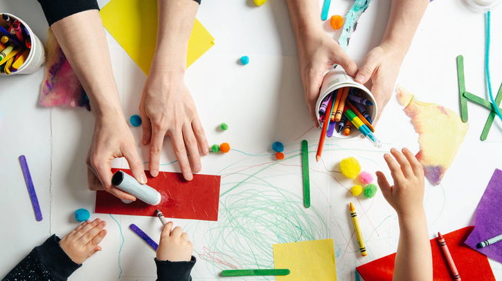 Immagine di Tutti in casa? Giochi per bambini e idee per la famiglia