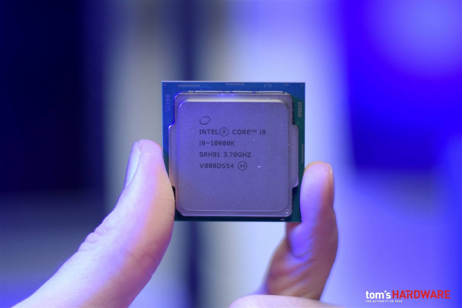 Immagine di Der8auer ci mostra un Intel Core i9-10900K... nudo!