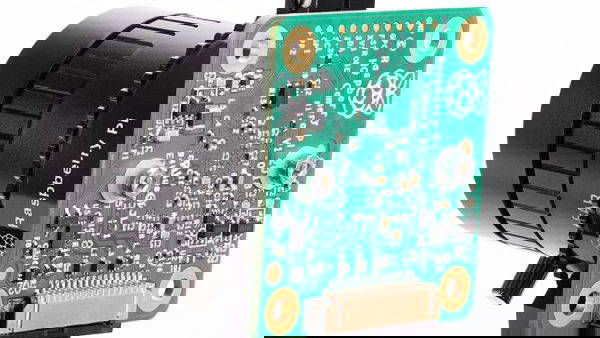Immagine di Fotocamera economica da 12 megapixel con obiettivi intercambiabili? Possibile grazie a Raspberry Pi