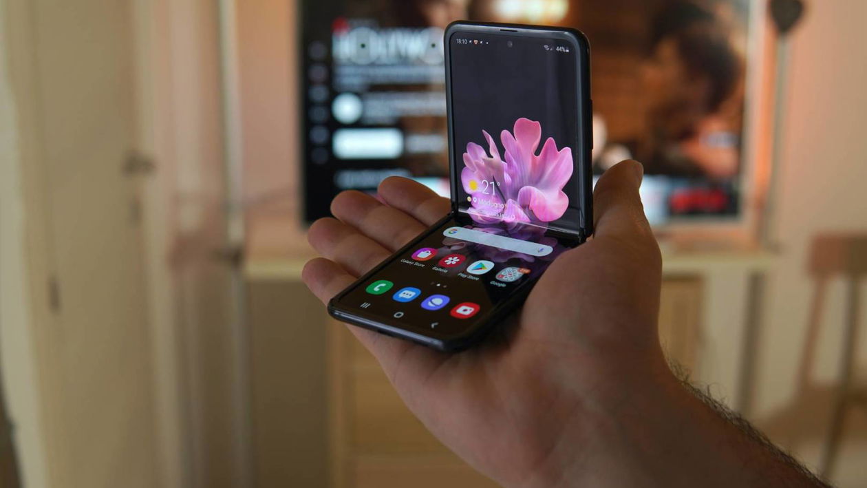 Immagine di Samsung Galaxy Z Flip ad un prezzo folle su Mediaworld!