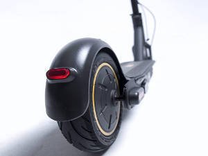 Immagine di Ninebot KickScooter MAX G30 con uno sconto super su Mediaworld!