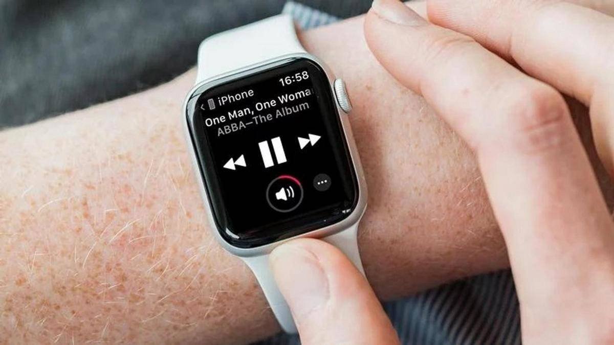 Immagine di Apple Watch, con WatchOS 7 lo streaming audio DRM è abilitato