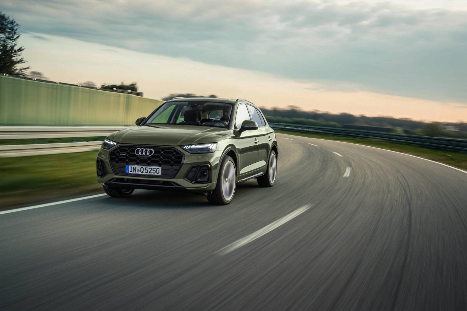Immagine di Audi Q5: restyling con più tecnologia e più ibrido