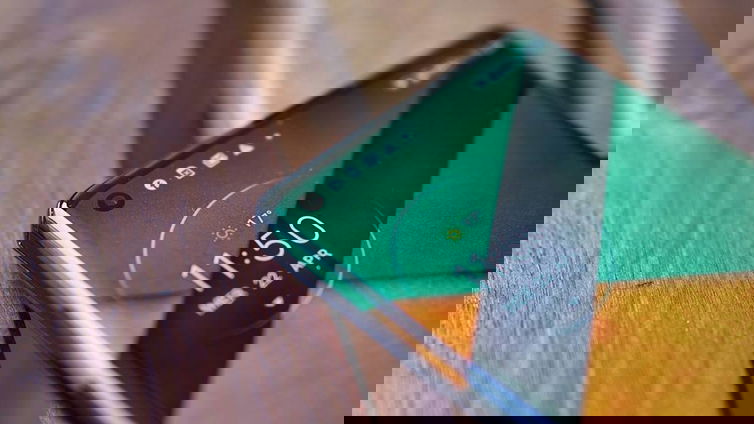 Immagine di Motorola Edge S: top di gamma con misterioso SoC Snapdragon serie 8
