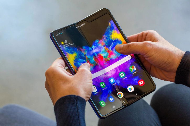 Immagine di Samsung Galaxy Fold 2, i display saranno più grandi