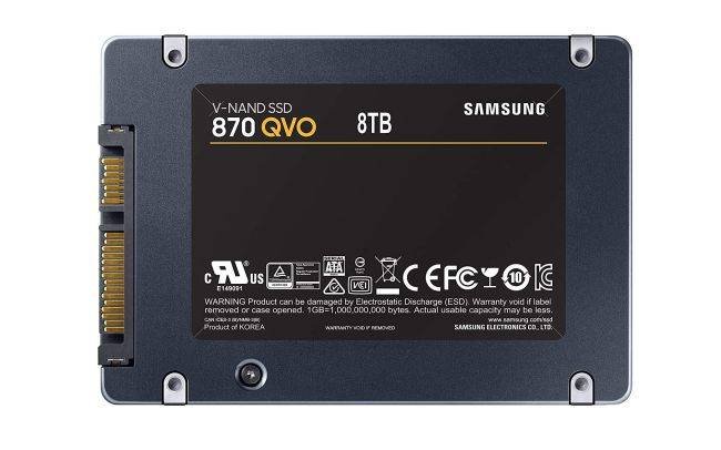 Immagine di Samsung 870 QVO, SSD consumer da 8TB per colmare il divario con gli HDD
