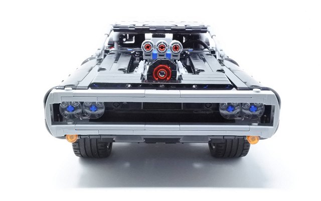 lego-technic-dom-s-dodge-charger-98806.jpg