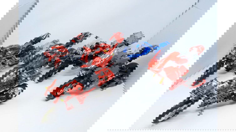 Immagine di LEGO Technic: le 10 sorelle a due ruote della Ducati Panigale V4 R