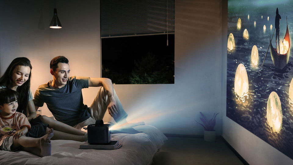 Immagine di Questo proiettore Philips sta nel palmo di una mano, è scontato, ed ha una qualità incredibile!