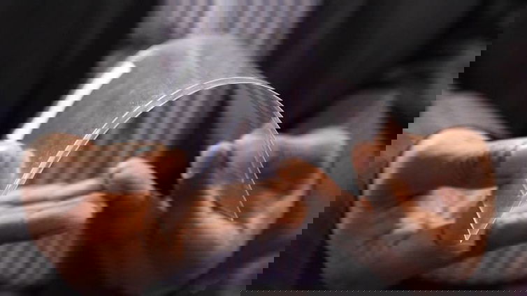 Immagine di Xiaomi e Huawei assieme per uno smartphone flessibile in vetro