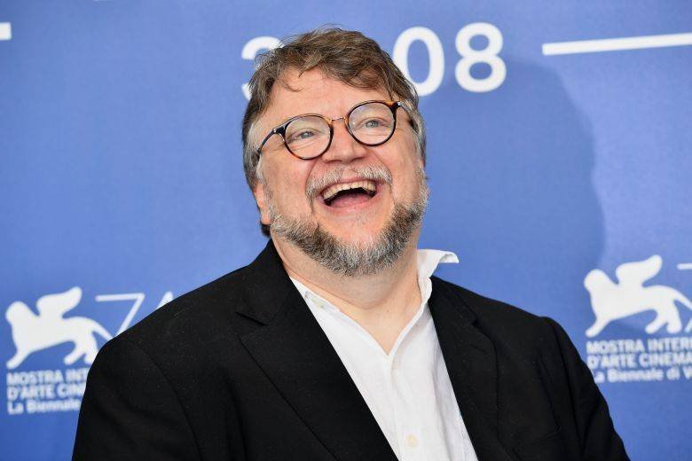 Immagine di Guillermo del Toro in attesa del ritorno sul set di Nightmare Alley