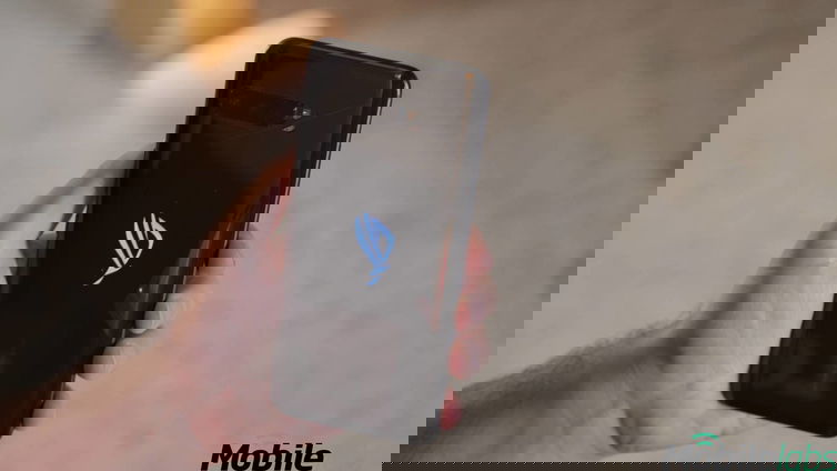Immagine di Asus ROG Phone 4 si mostra in video con un'inaspettata sorpresa