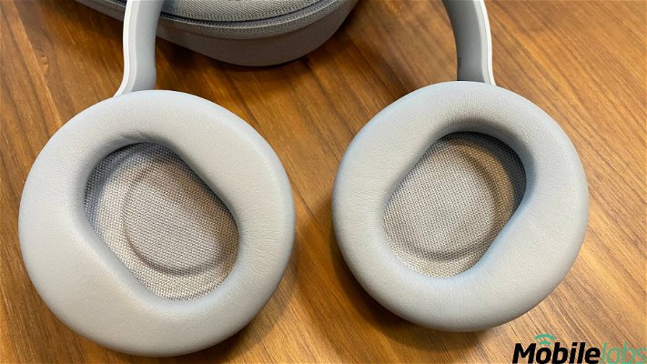 surface-headphones-2-108790.jpg