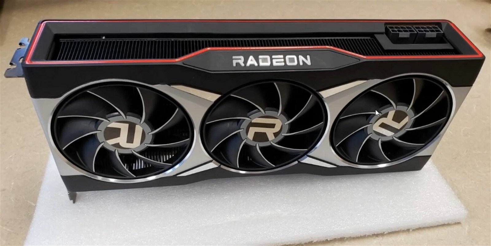 Immagine di AMD Radeon RX 6900 XT, 6800 XT e 6700 XT: tutte le specifiche svelate da Newegg