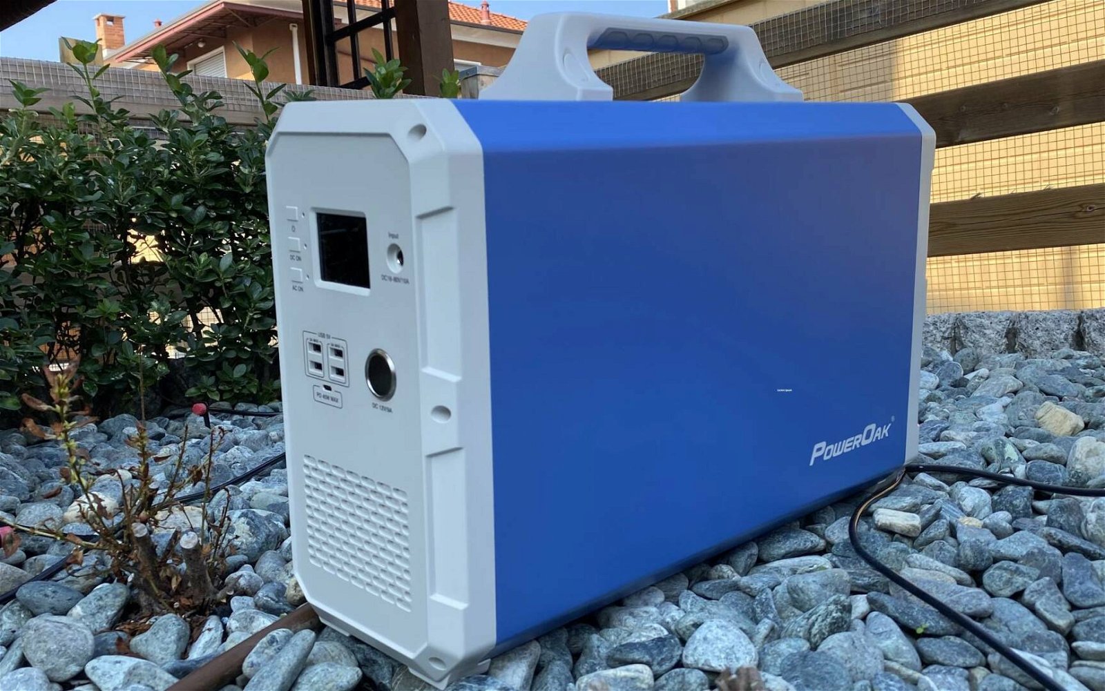 Immagine di Bluetti PowerOak EB240, generatore elettrico portatile da 2.4 kWh | Recensione