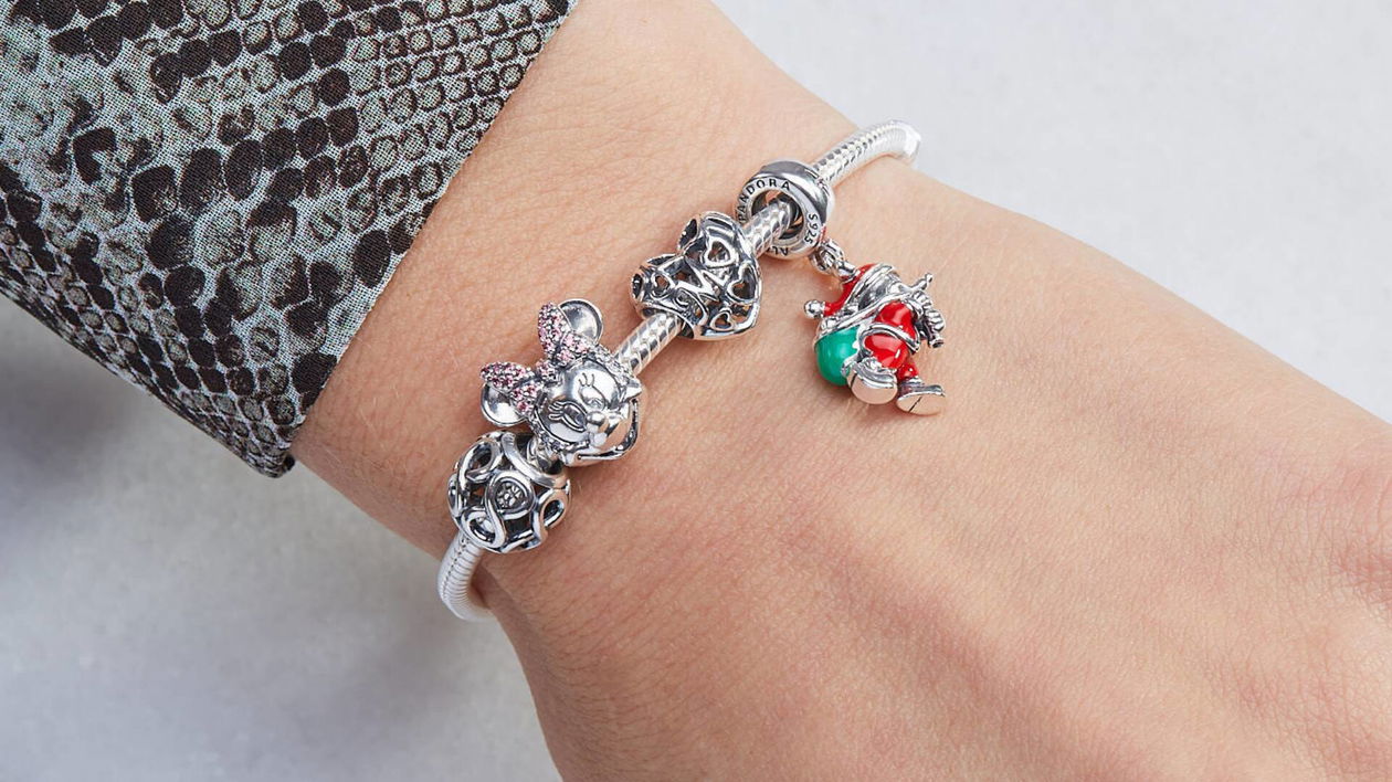 Immagine di San Valentino Pandora: piccoli regali dal grande significato