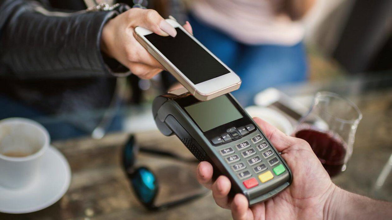 Immagine di Pagamenti cashless, lo studio IPSOS per Adyen