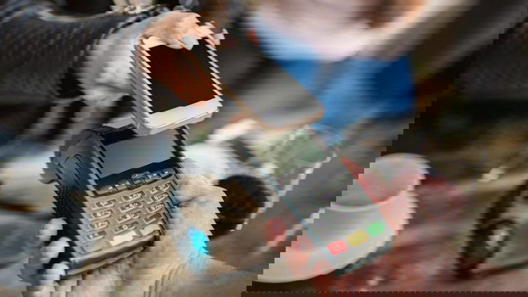Immagine di Pagamenti cashless, lo studio IPSOS per Adyen
