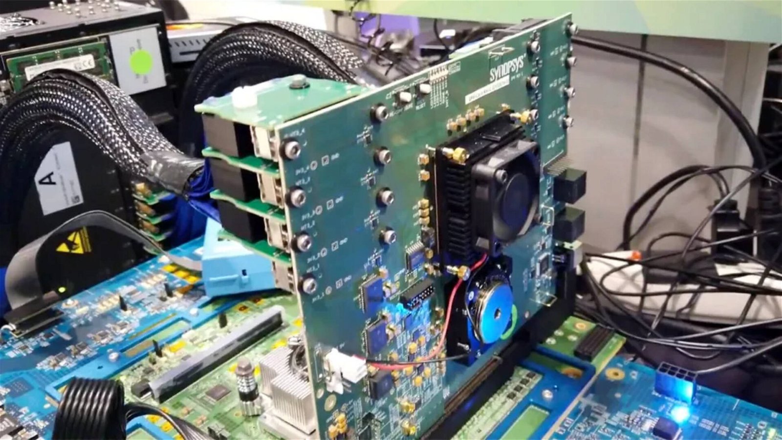 Immagine di Intel e Synopsys dimostrano l'interoperabilità tra Xeon "Sapphire Rapids" e PCIe 5.0