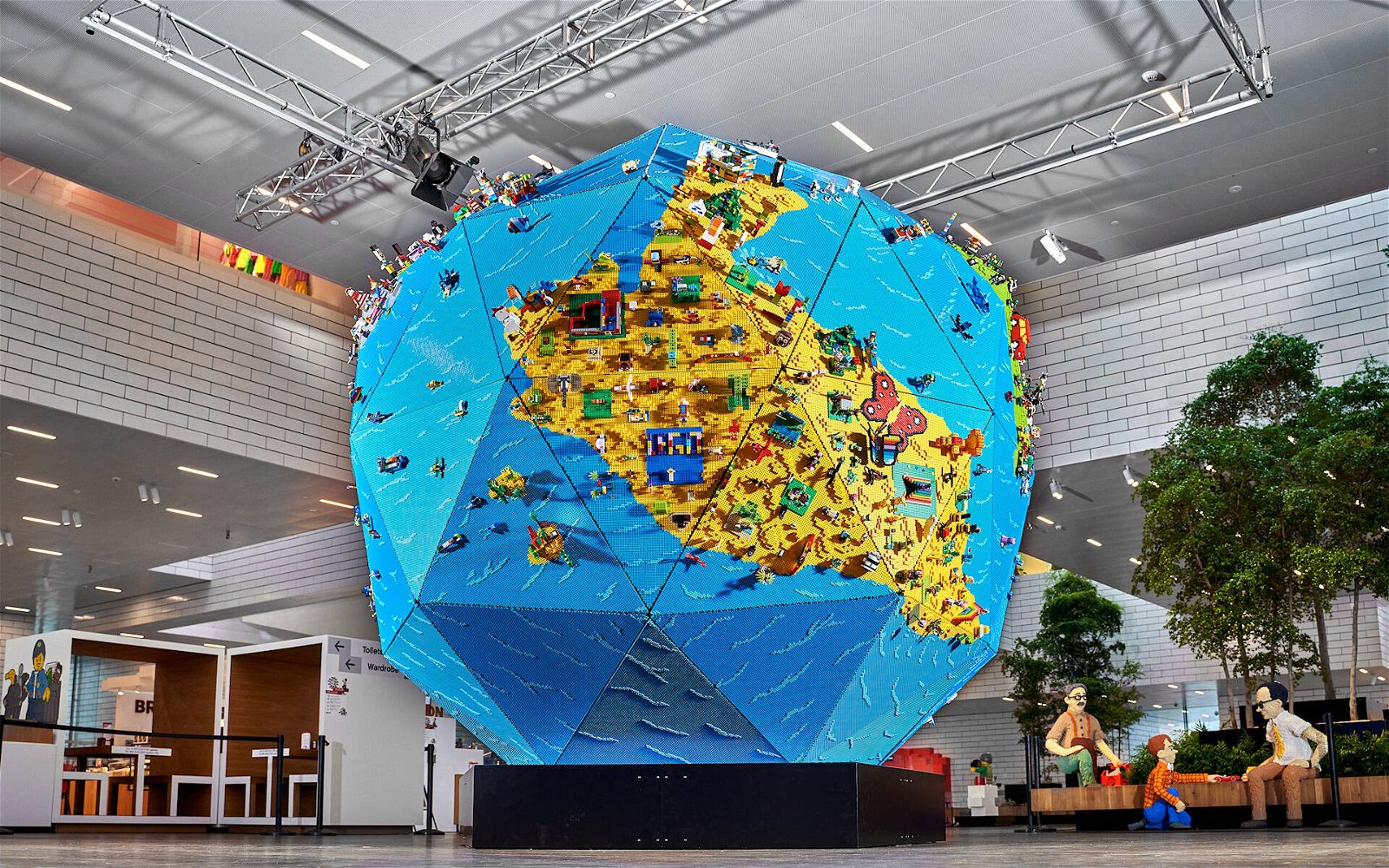 Immagine di LEGO Rebuild The World: rivelato oggi il monumentale mappamondo realizzato dai bambini di tutto il mondo