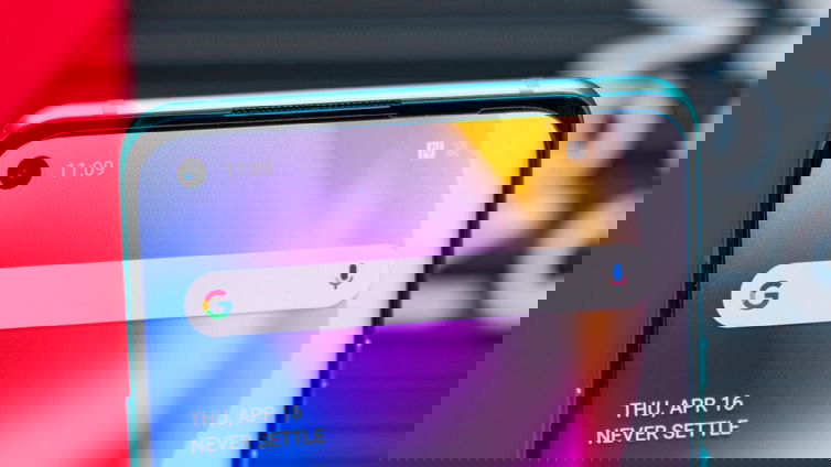 Immagine di OnePlus 8T, la cover svela specifiche e design della fotocamera