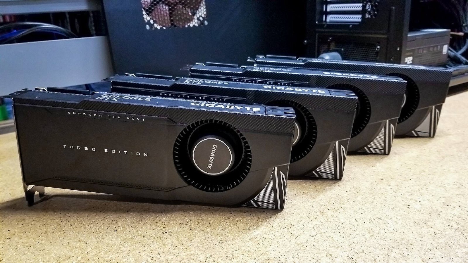 Immagine di Sparite le RTX 3090 con design blower, saranno sostituite dalle GPU per i miner?