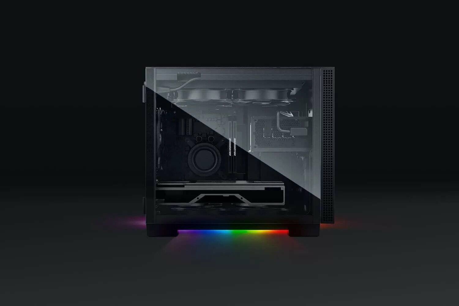 Immagine di Razer Tomahawk, ufficiali i case ATX e Mini-ITX con RGB Chroma