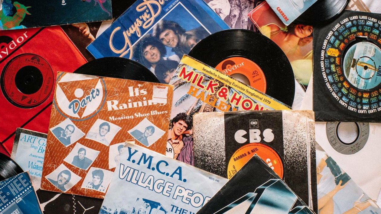 Immagine di Follia Amazon: questo giradischi con bluetooth integrato costa meno di 30€!