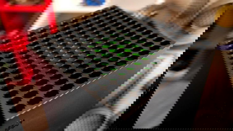 Immagine di Xbox Series X può fare tutto, anche far fluttuare una pallina